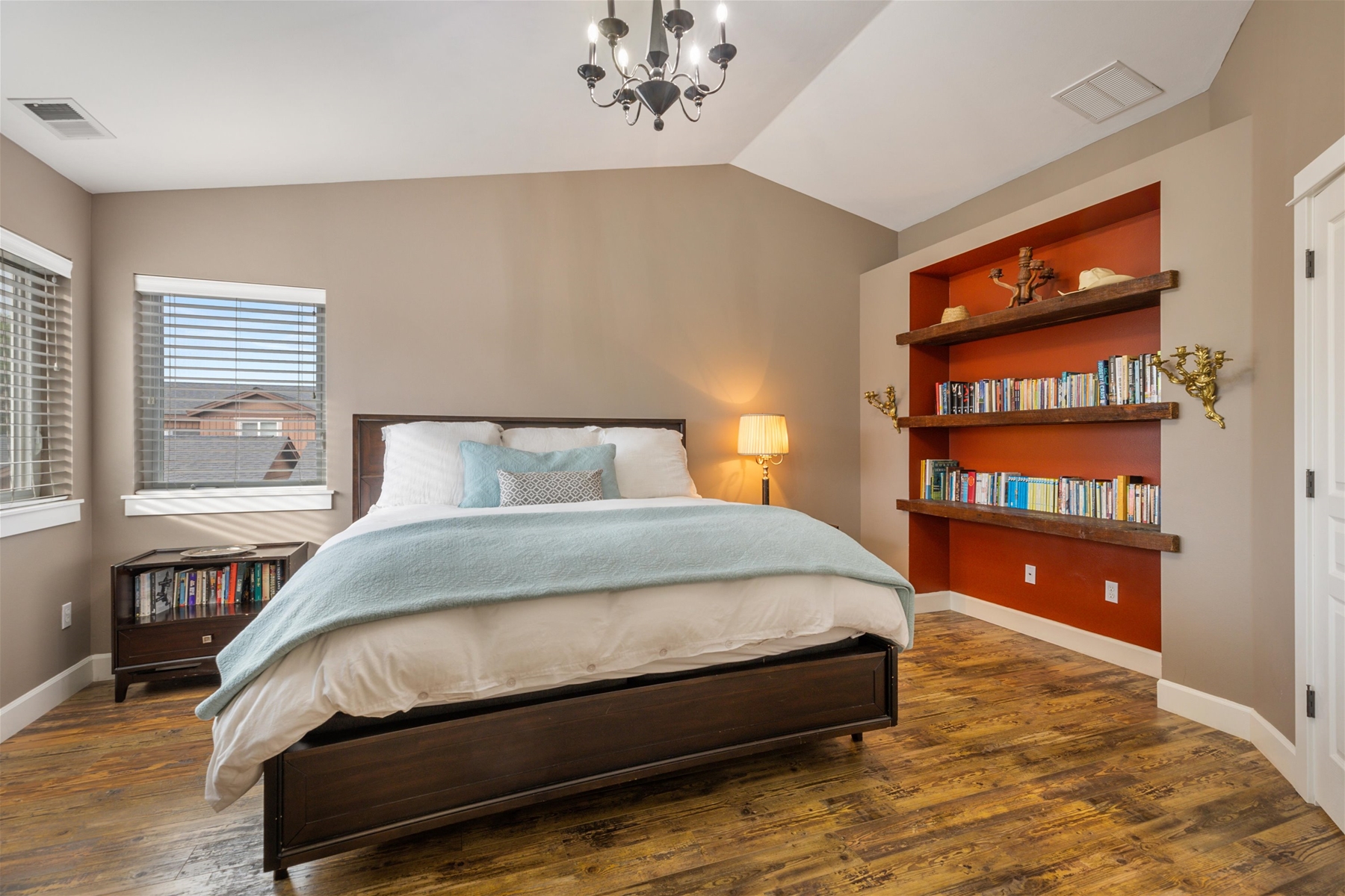 King main suite (upper level) 