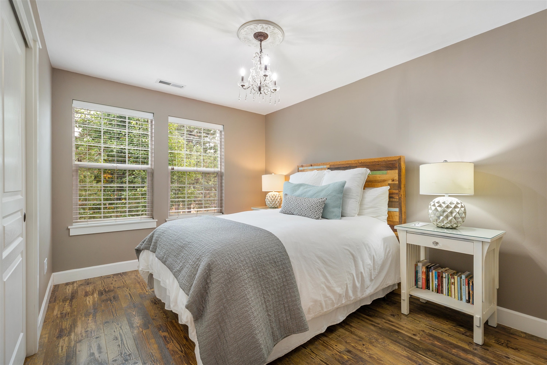 Bedroom 2: Queen guest room (upper level)