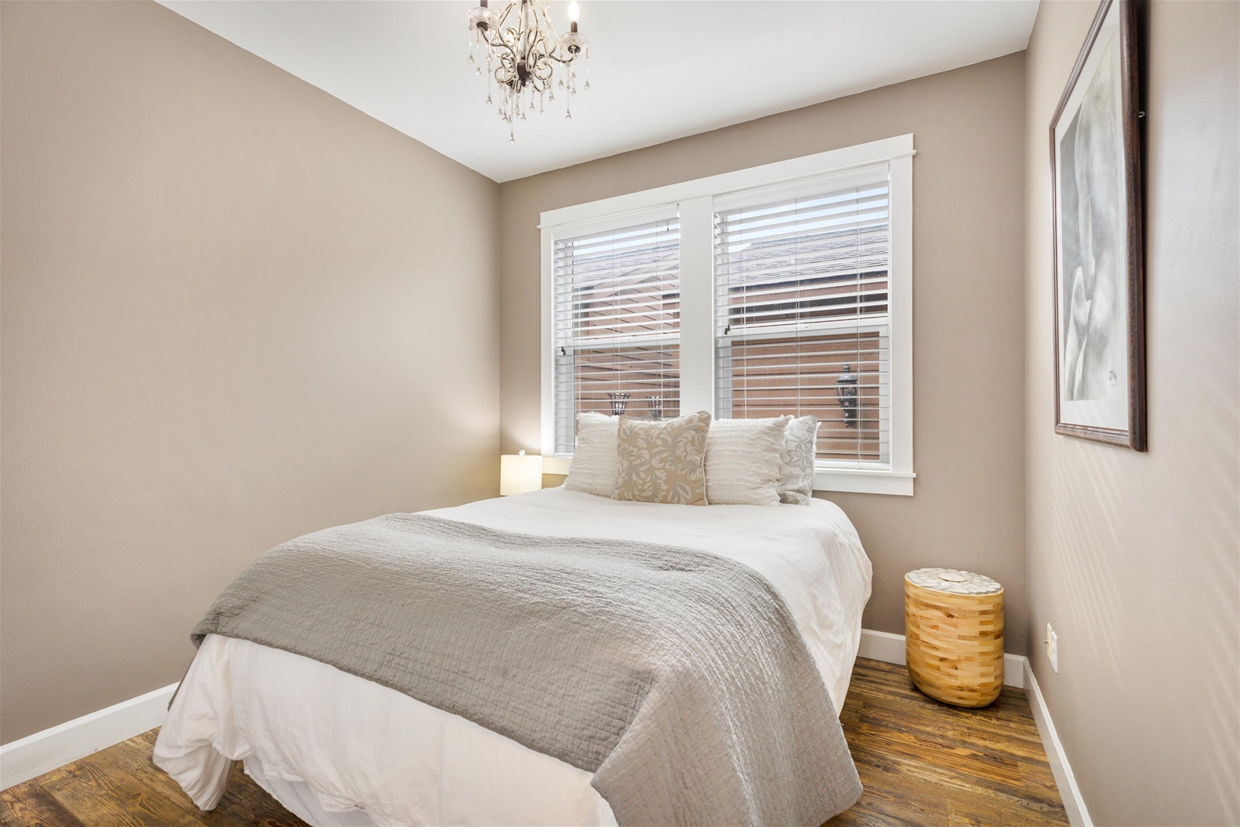 Bedroom 4: Queen guest room (lower level)