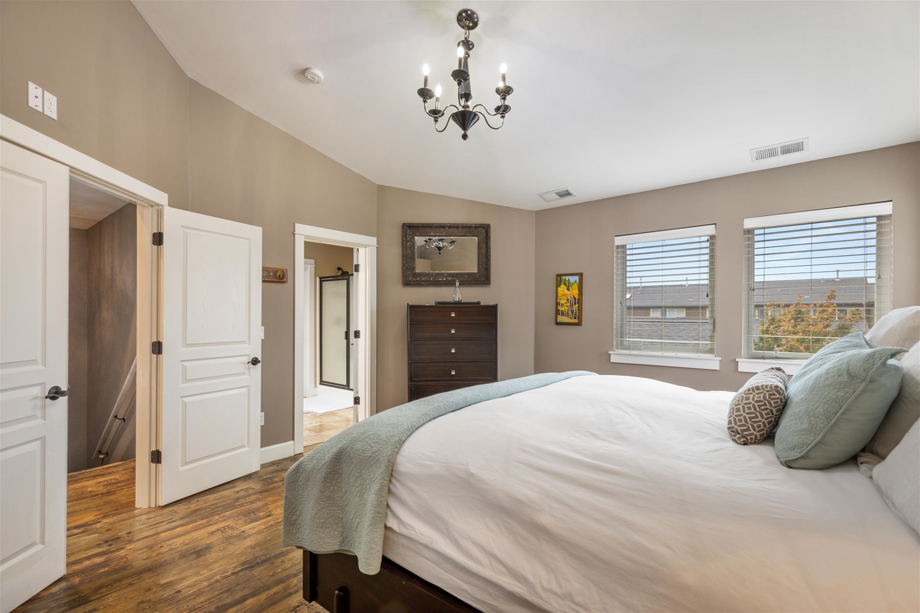 King main suite (upper level) 