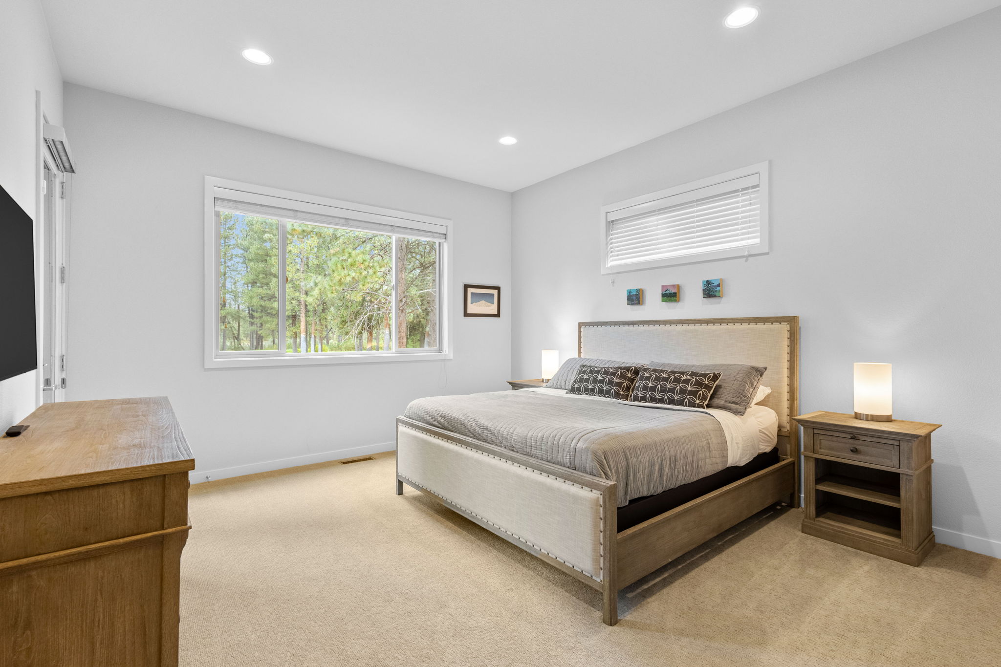 King main suite (lower level).
