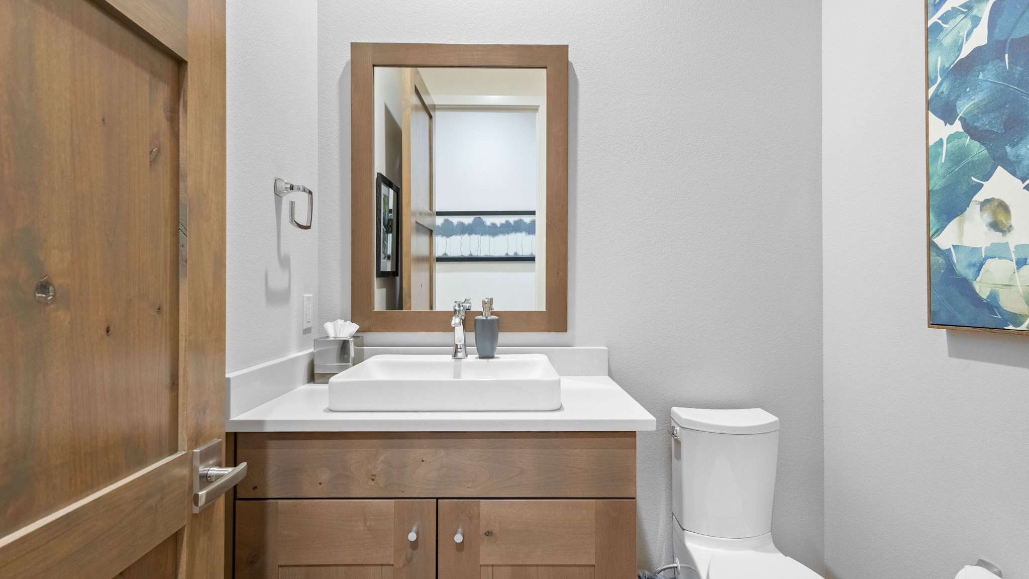 Powder bath (lower level).