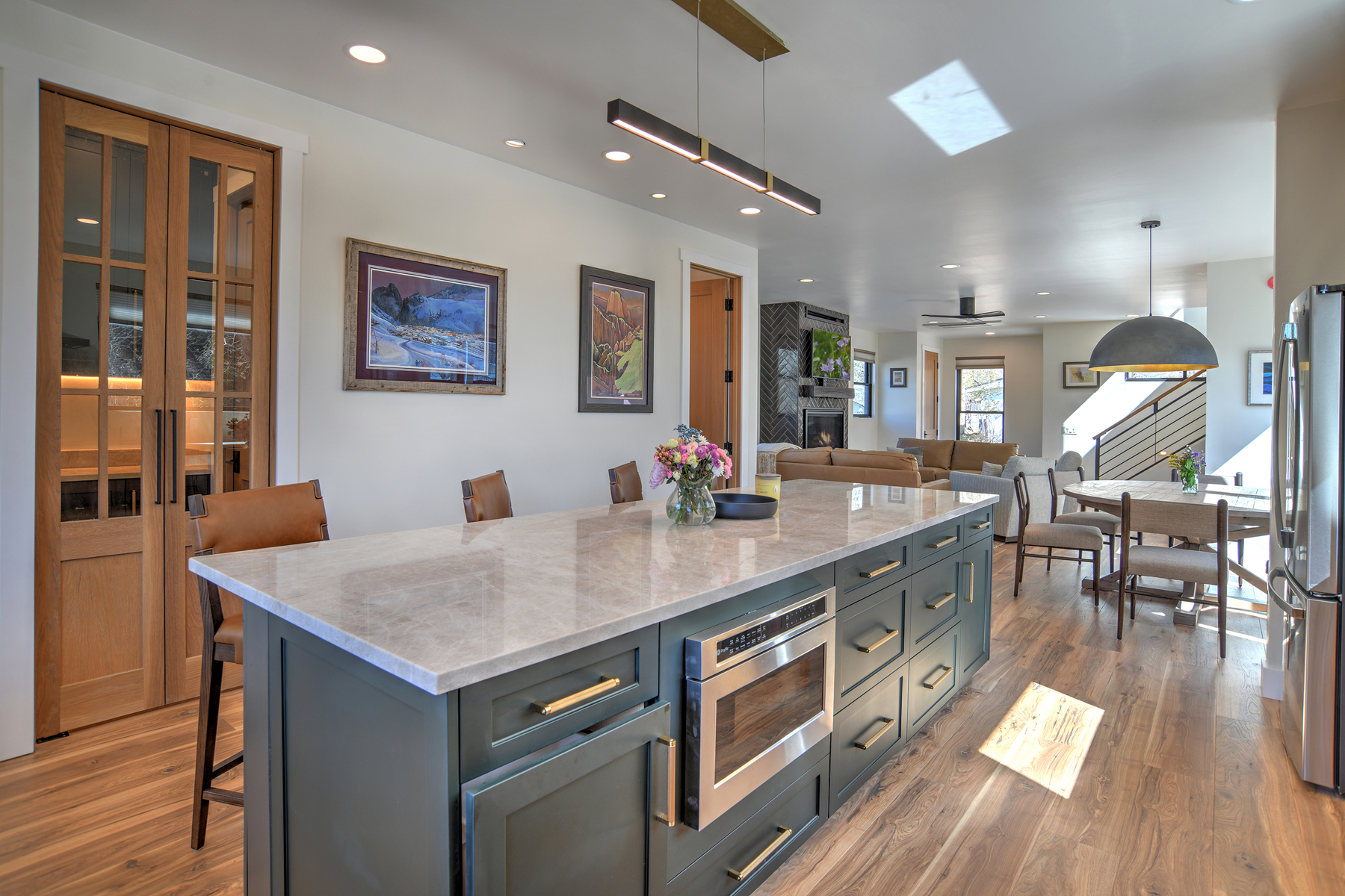 The stunning chef''s kitchen has everything you need to cook up a great meal, with a large island and bar seating for 4. 