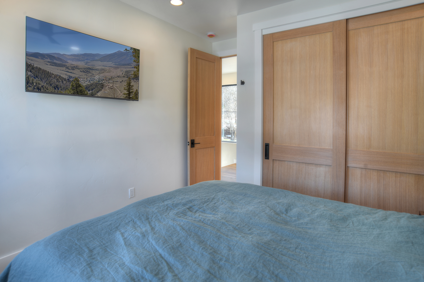 Relax and recharge in this cozy queen bedroom retreat. Beautiful views of the cliffs above Creede are right out the window!