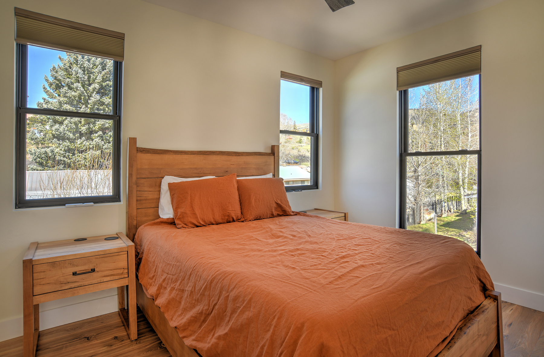 Relax and recharge in this cozy queen bedroom retreat. Beautiful views of the cliffs above Creede are right out the window!