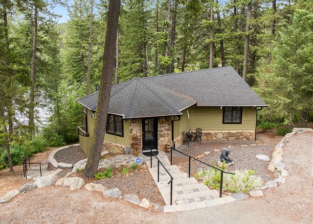 New Listing! Lakeside Retreat | Fire Pit | Deck with Lake View 2