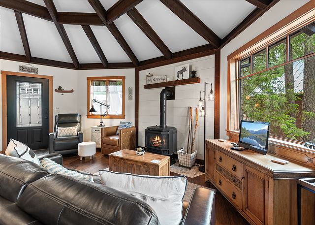 New Listing! Lakeside Retreat | Fire Pit | Deck with Lake View 7