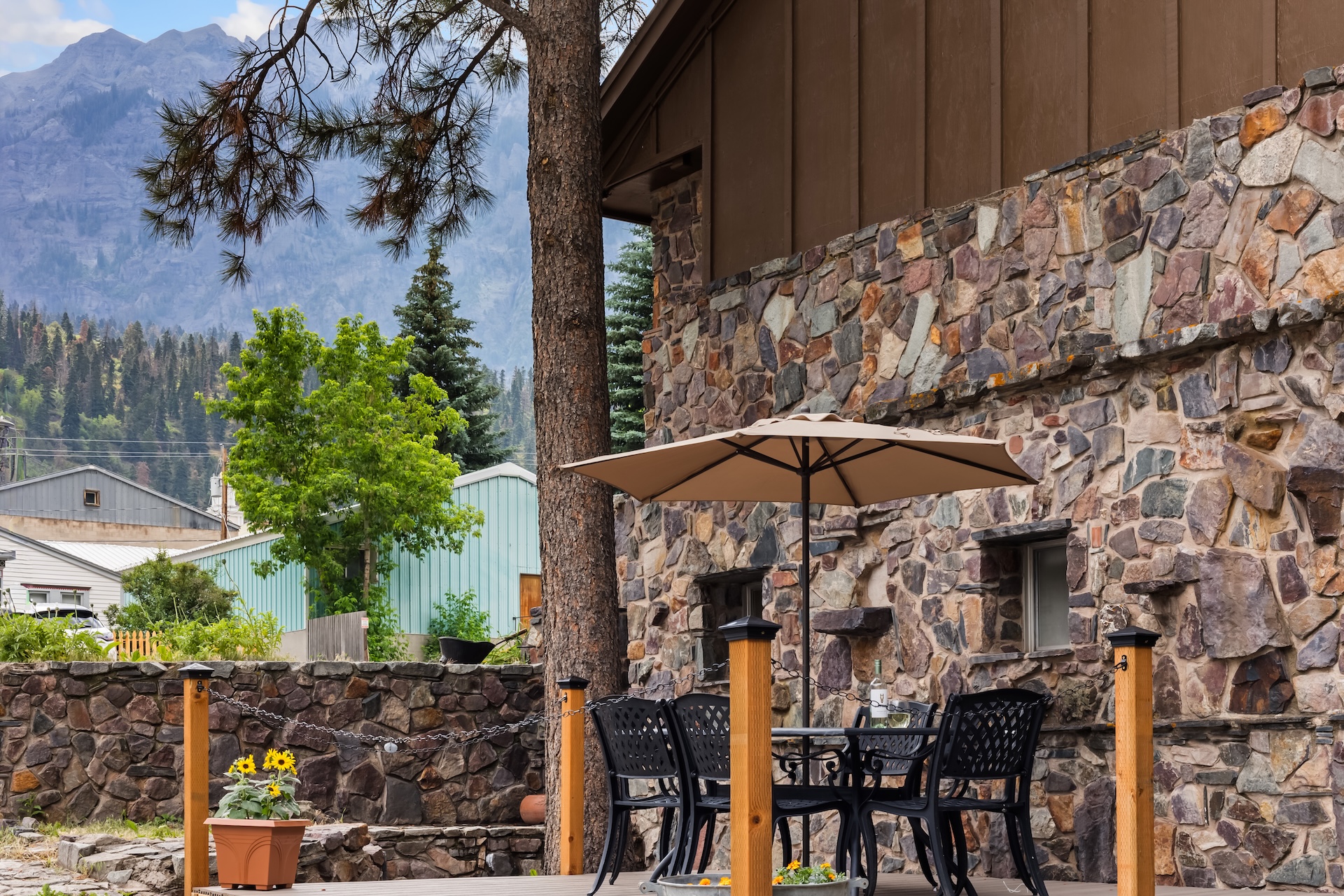 Lower side deck with outdoor dining space for 6 and mountain views.