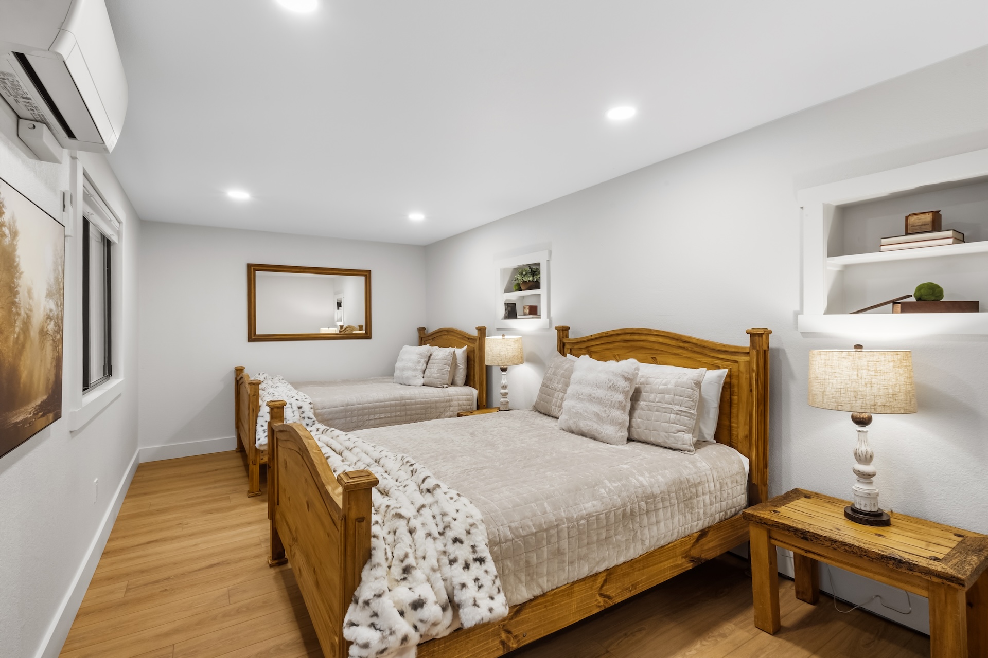 Fifth bedroom with two queen beds. (located on 1st floor)