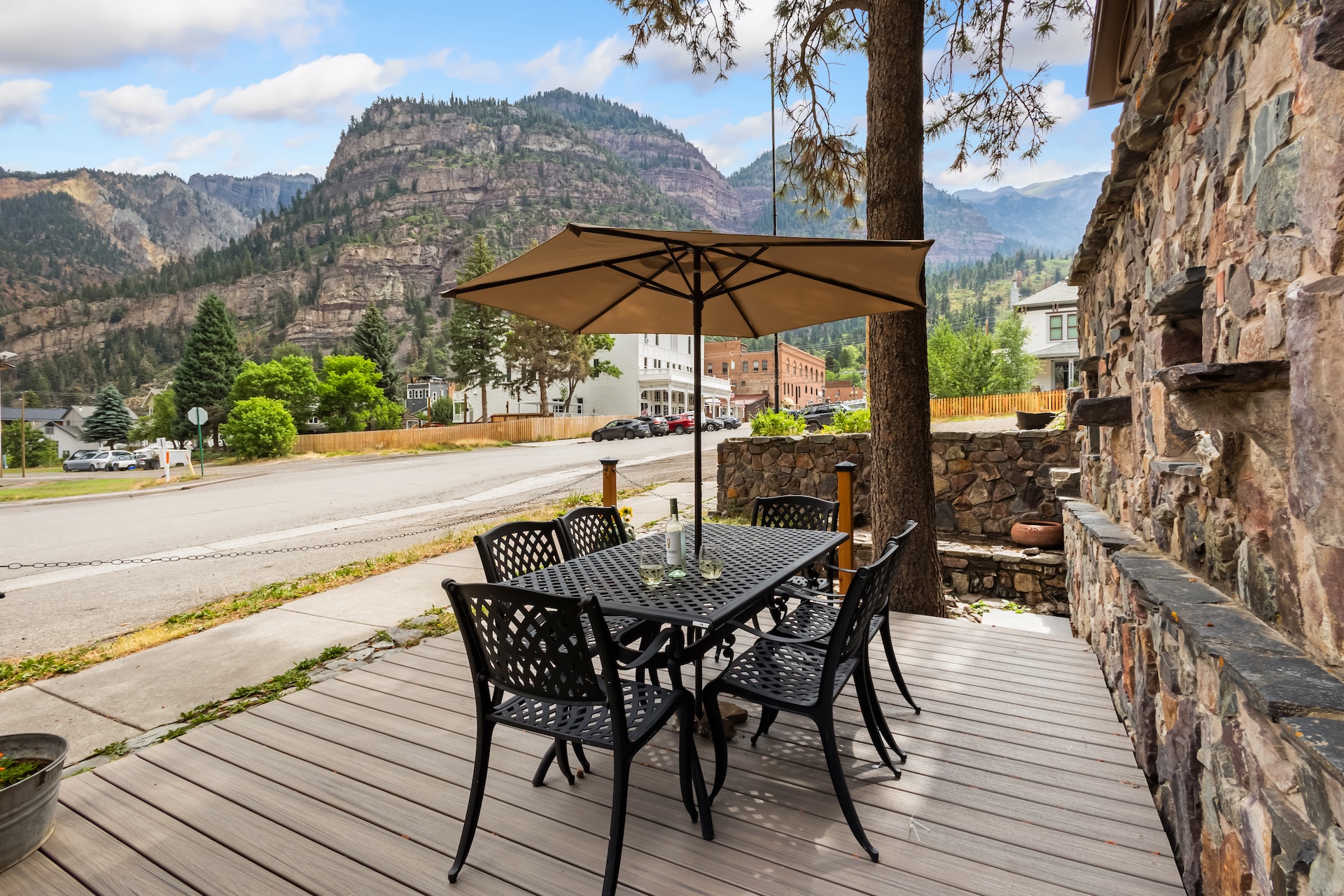 Lower side deck with outdoor dining space for 6 and mountain views.