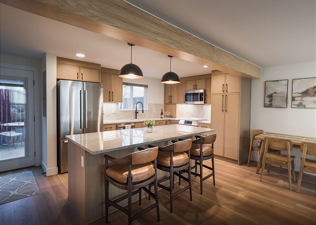 Newly Renovated Executive Townhome | Walk to Downtown Durango 10