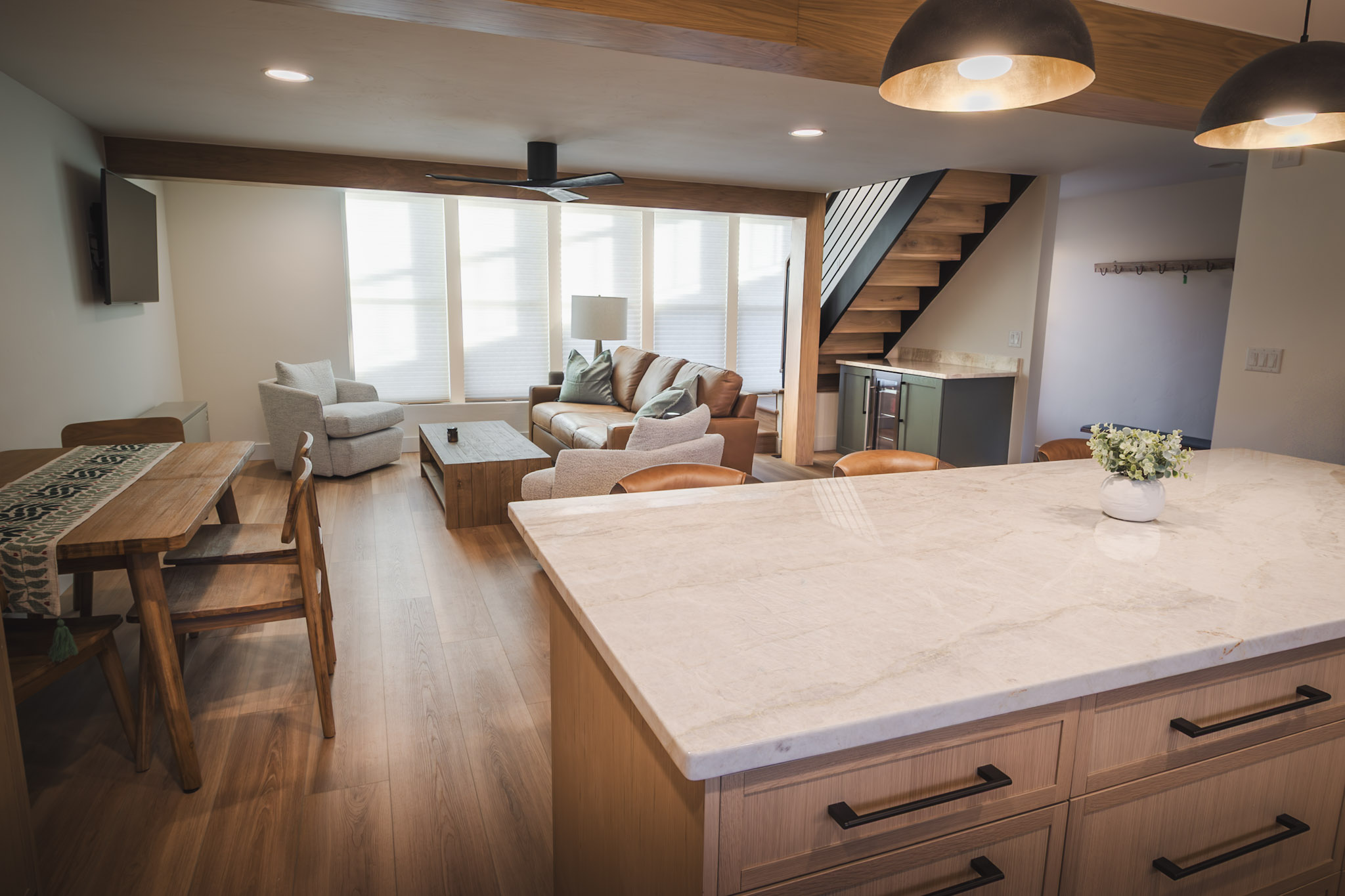 Beautifully designed kitchen and living area with breakfast bar seating for 3 people and dining seating for 4. 