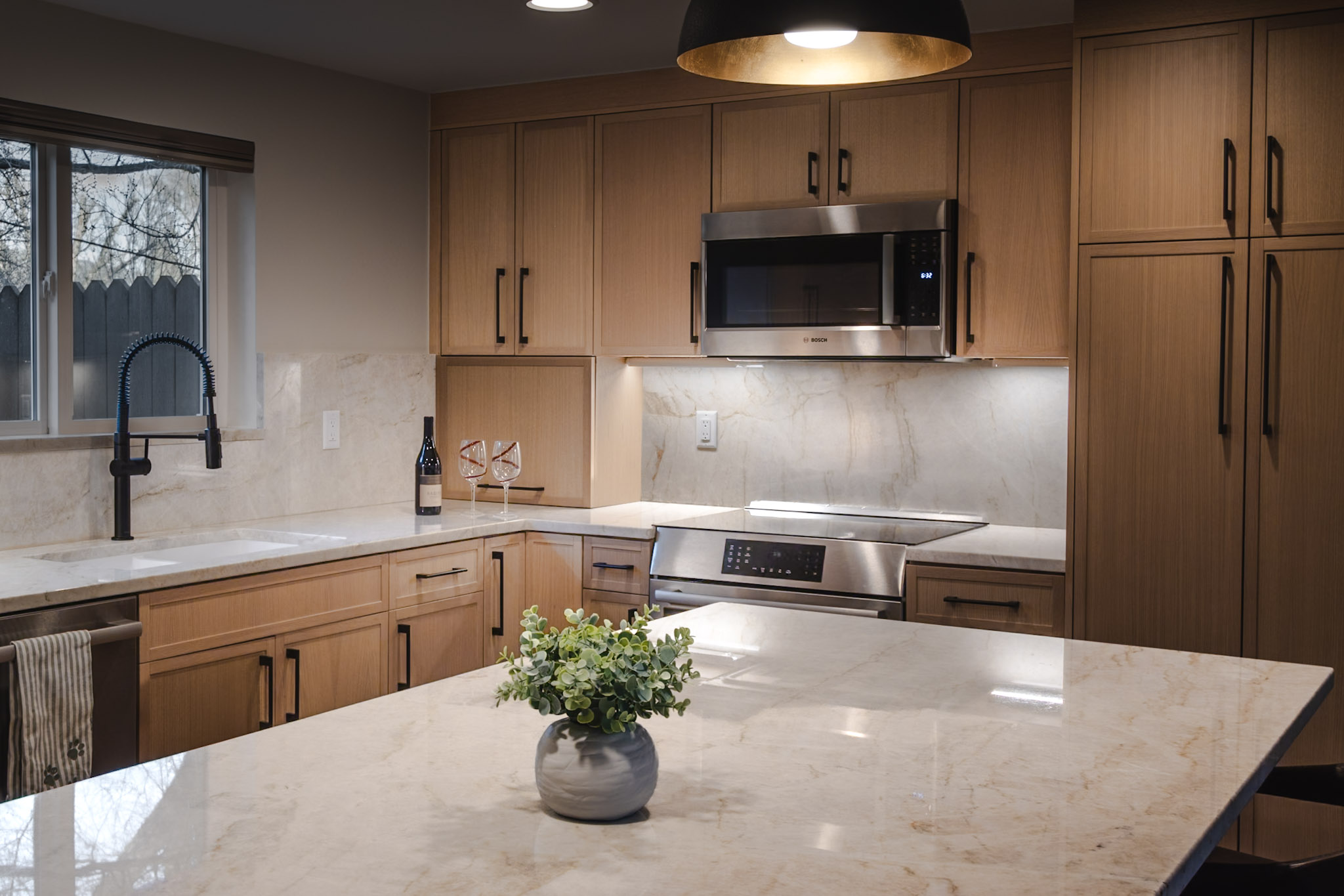 Beautifully designed kitchen and living area with breakfast bar seating for 3 people and dining seating for 4. 