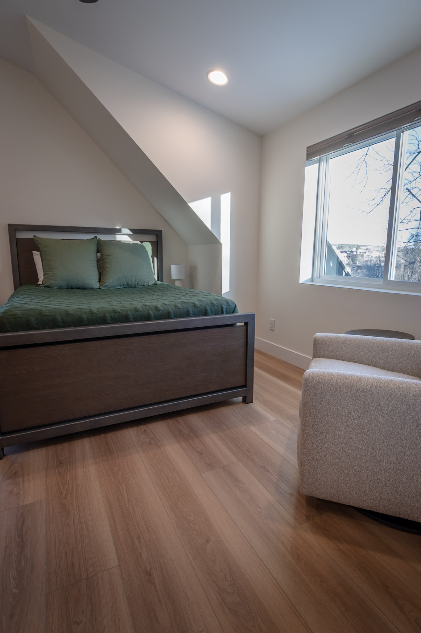 Main bedroom with queen bed.