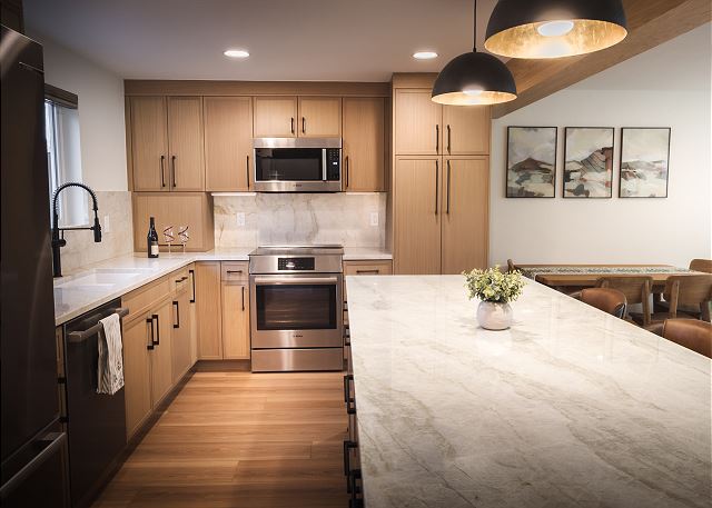 Newly Renovated Executive Townhome | Walk to Downtown Durango 2