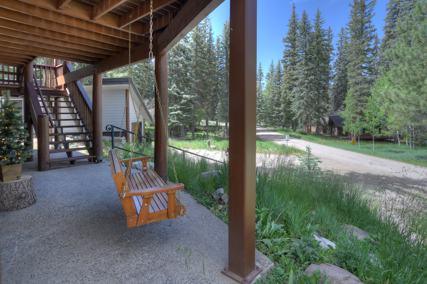 Enjoy a cup of coffee or drink on the porch swing while taking in the gorgeous views. 