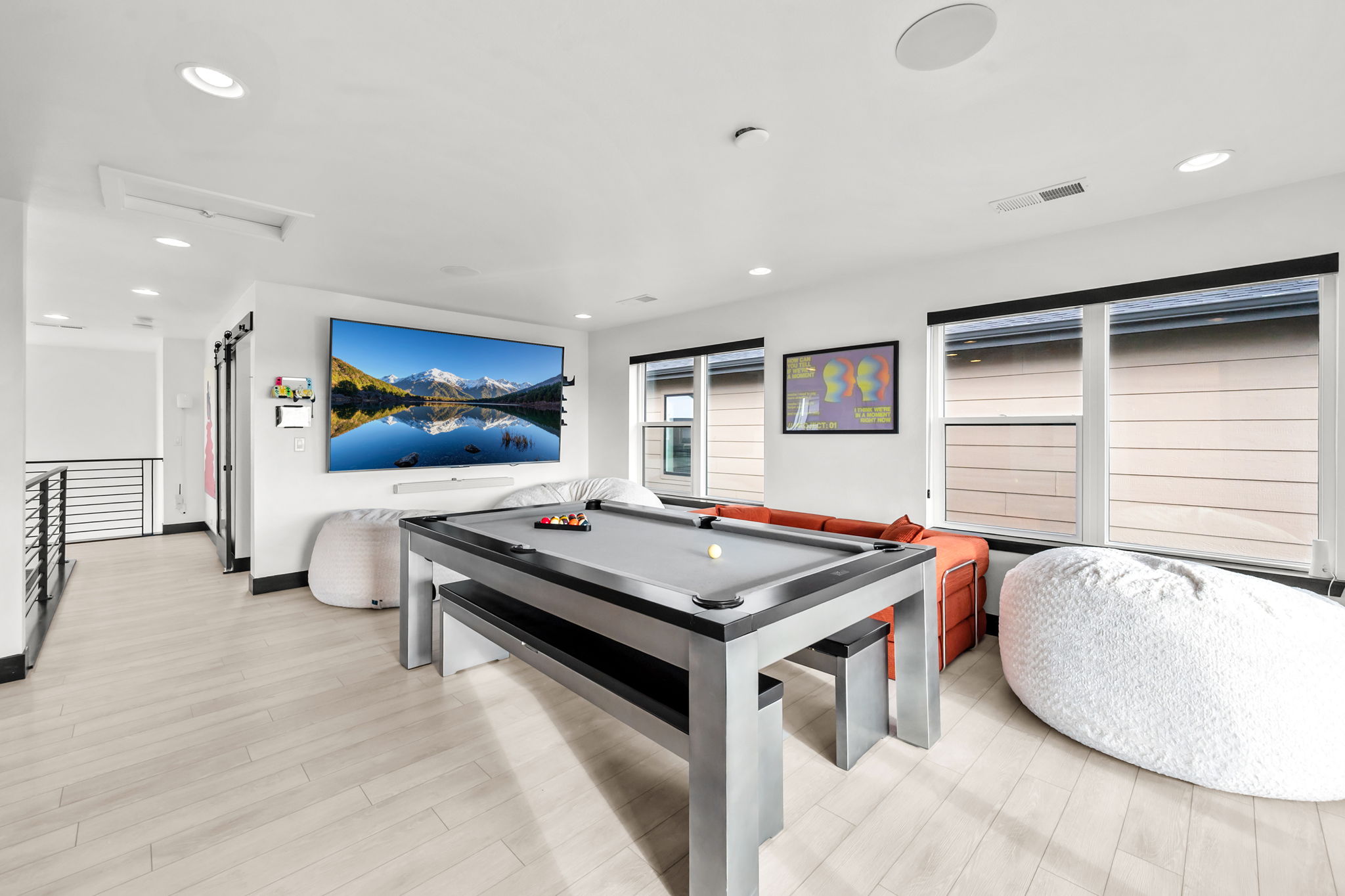 Game room with 100