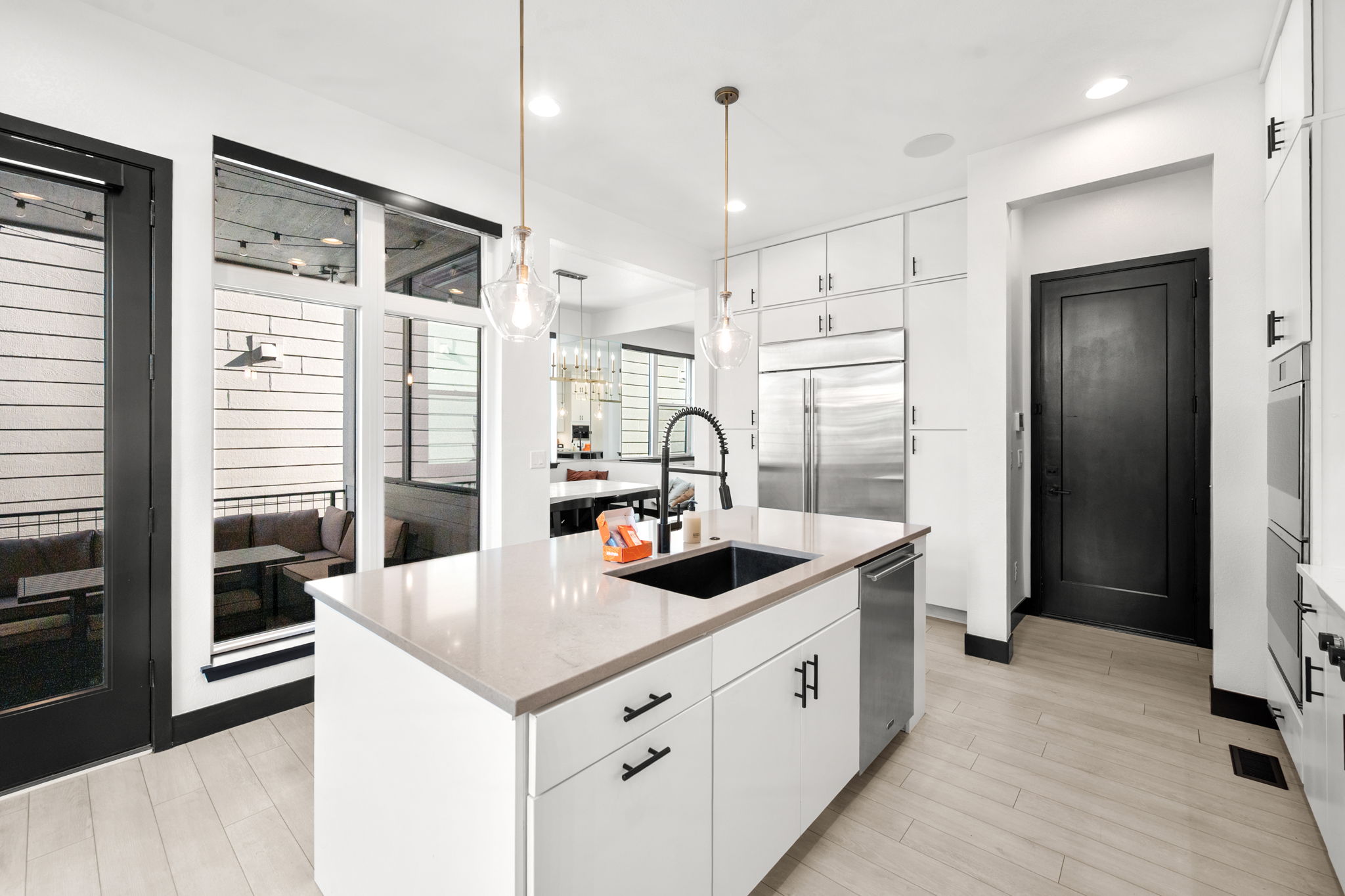 Whip up your favorite meals in this beautifully designed kitchen – includes breakfast bar seating for 3. 