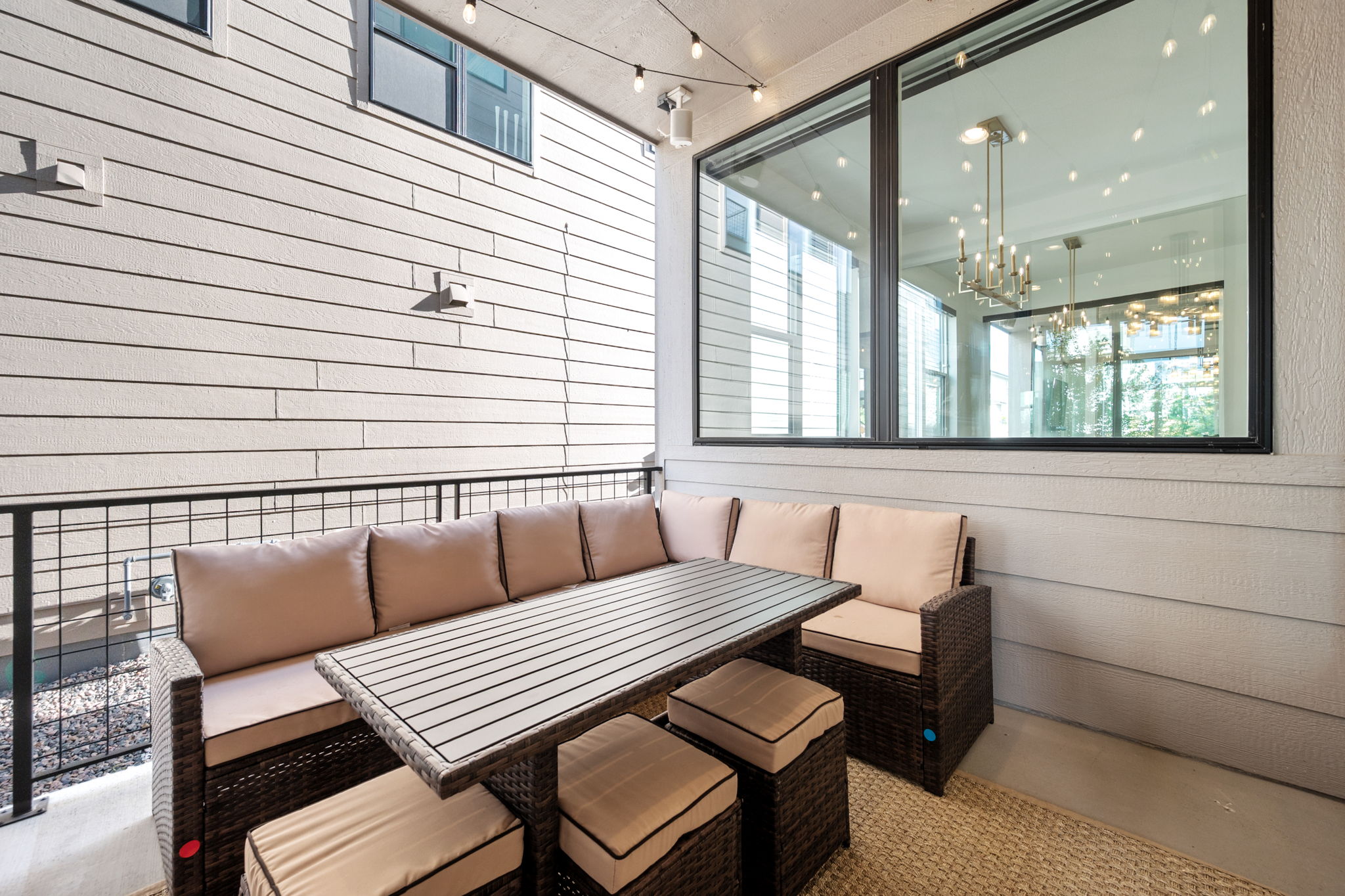 Enjoy a meal al fresco – outdoor seating for 6 on the patio.
