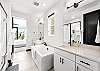 King Suite en-suite bathroom. 