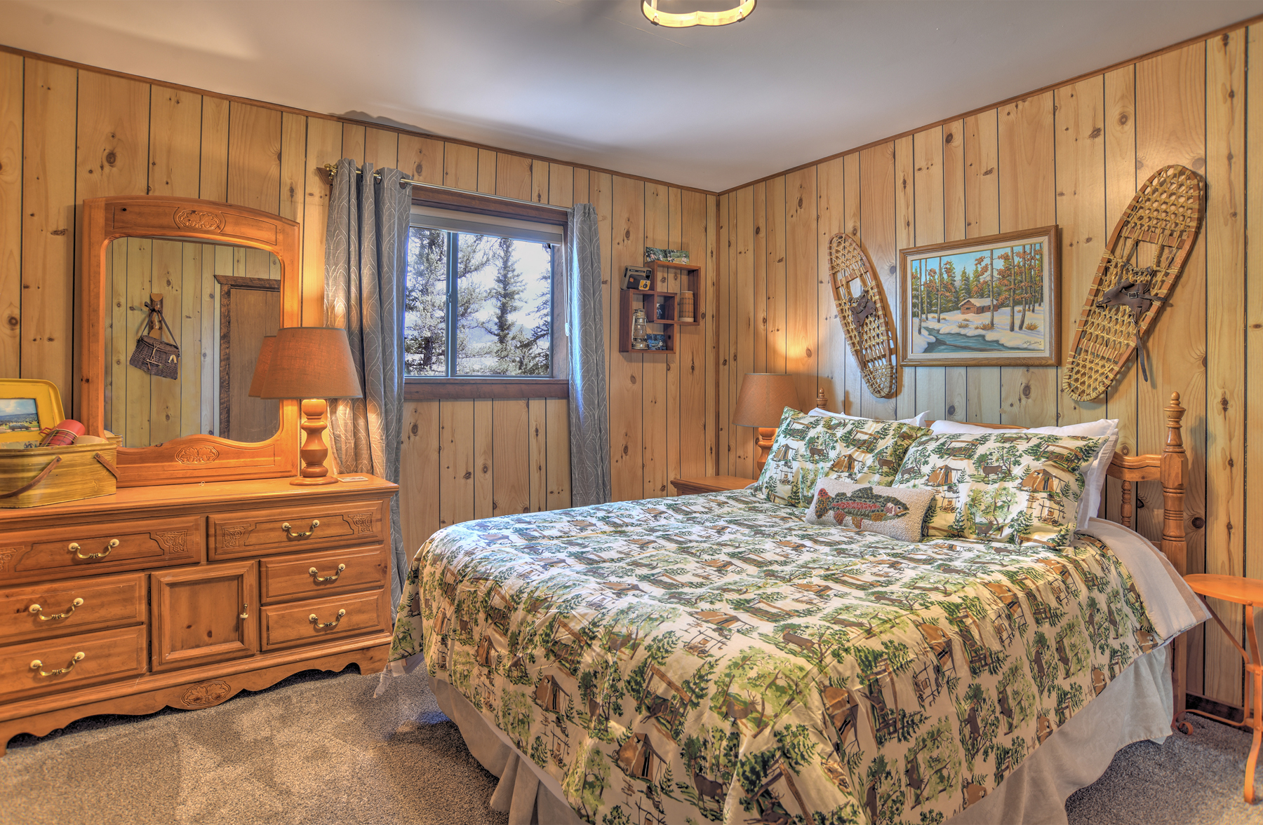 Queen bedroom, main level.