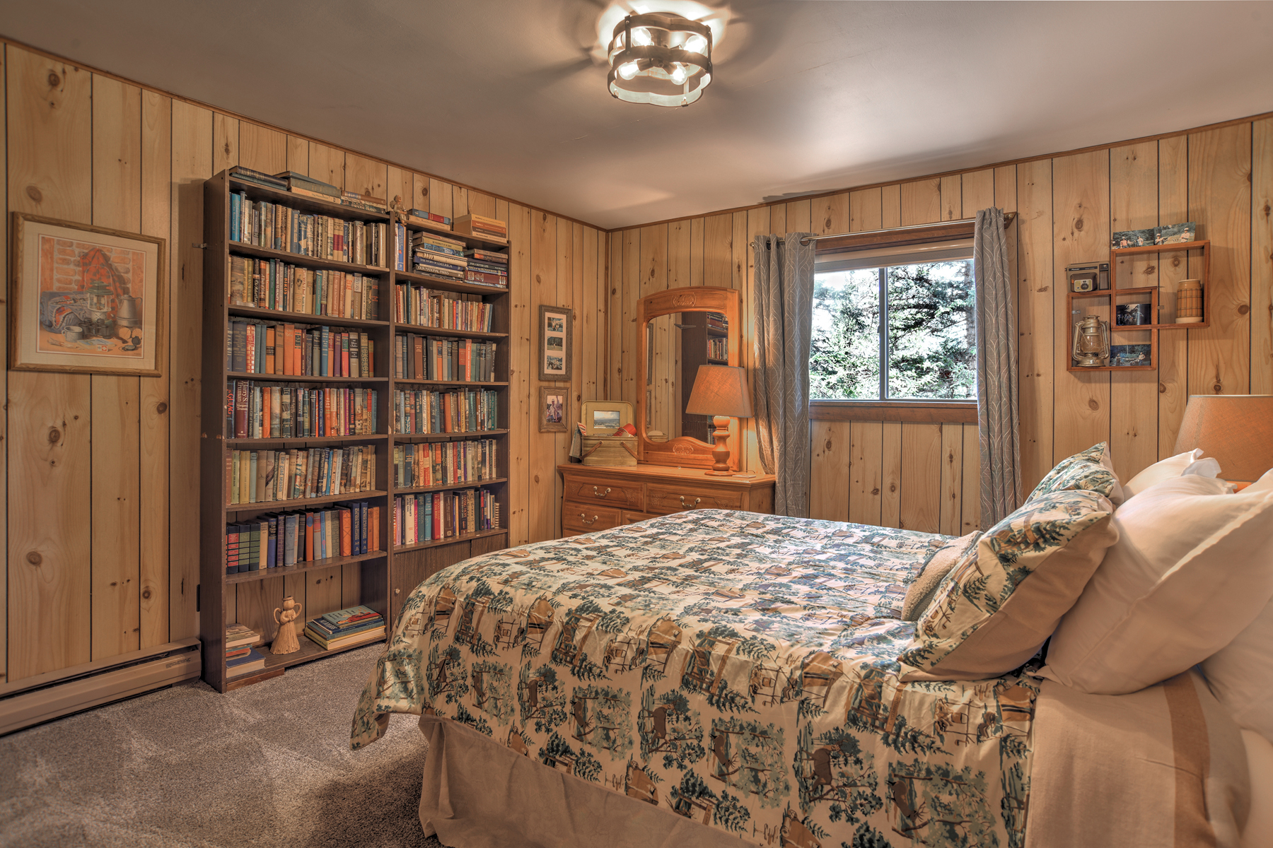 Main level queen bedroom.