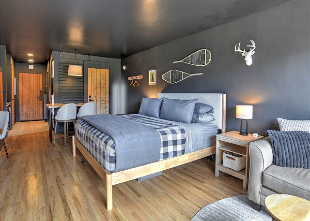 New Listing! Cliffside Studio | AC, Pool, Hot Tub, Golf & Ski 8