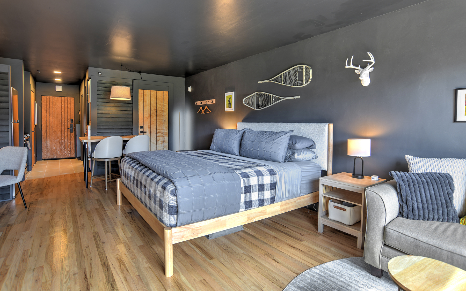 New Listing! Cliffside Studio | AC, Pool, Hot Tub, Golf & Ski | Photo 8