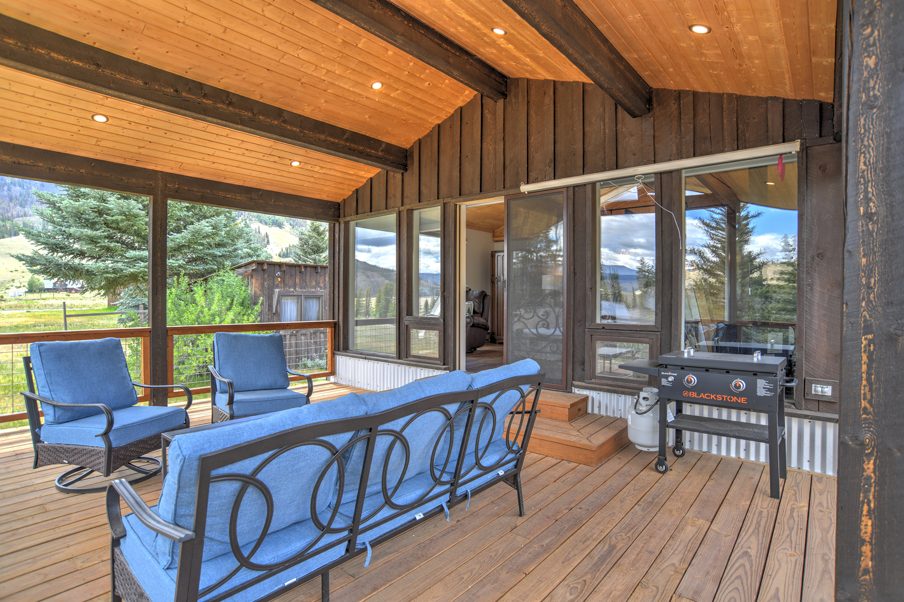 Spacious outdoor living with mountain and river view 
