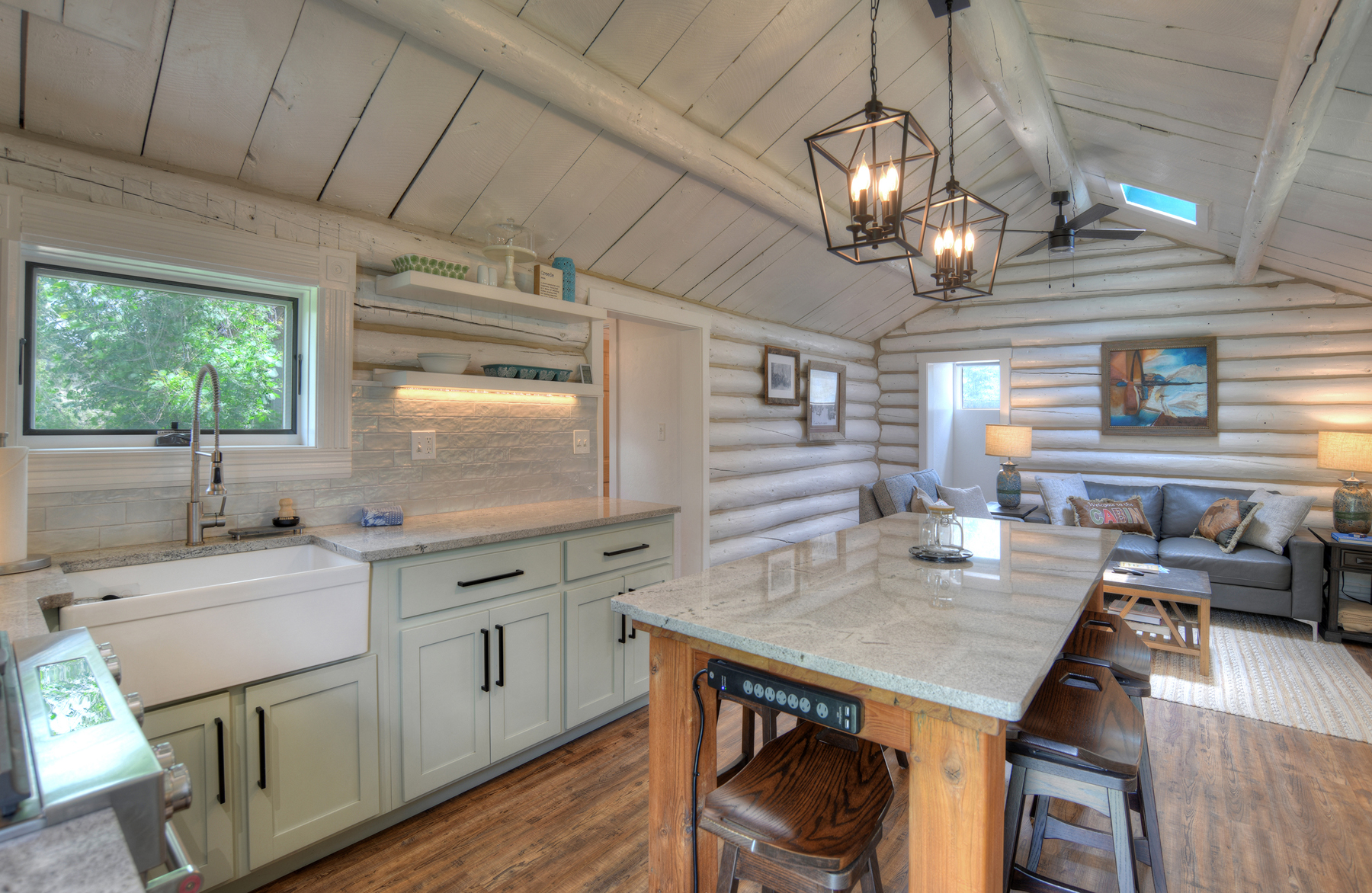 Fully equipped kitchen