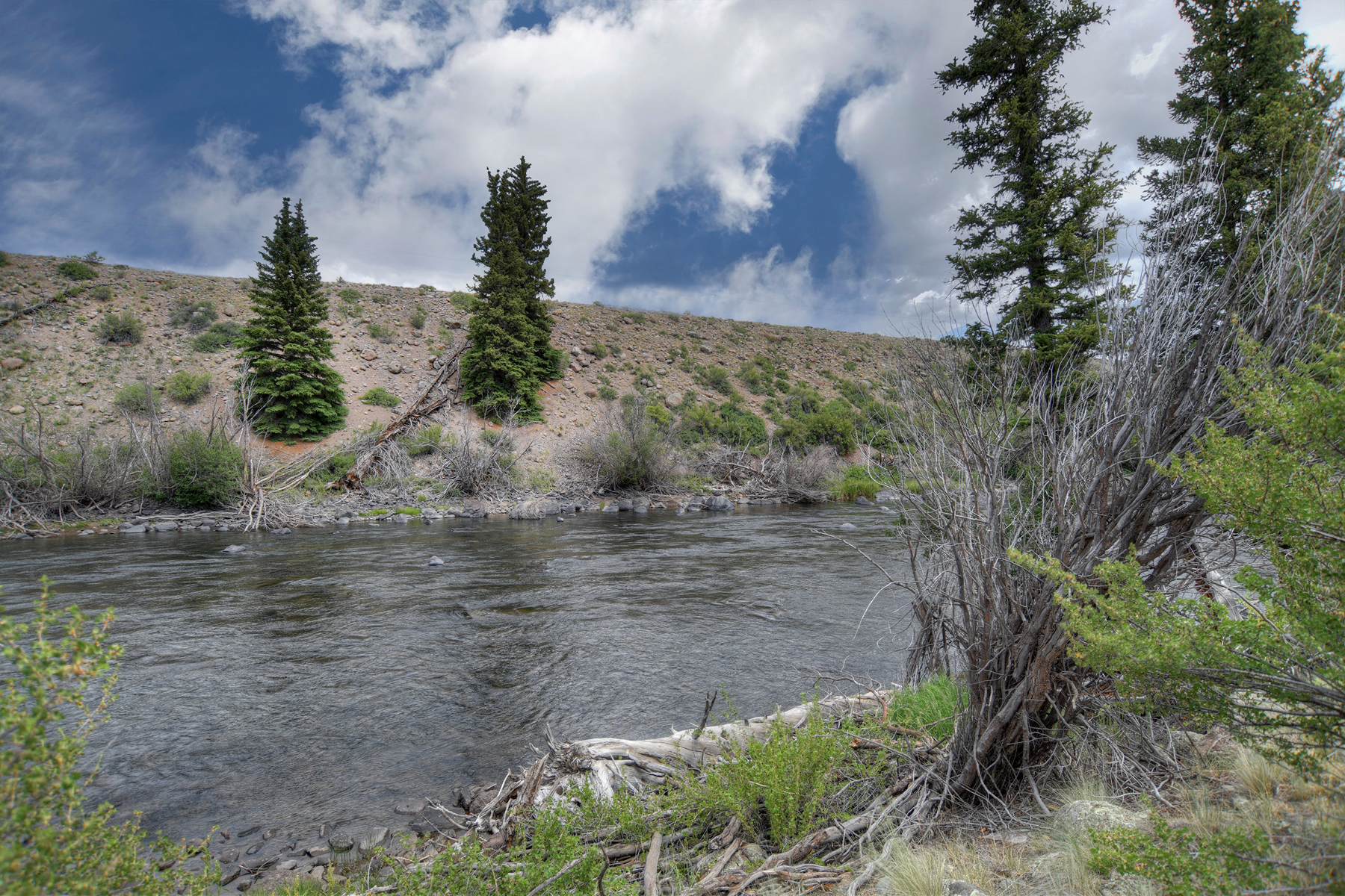 Walkable to the Rio Grande River, guests do have river access. 