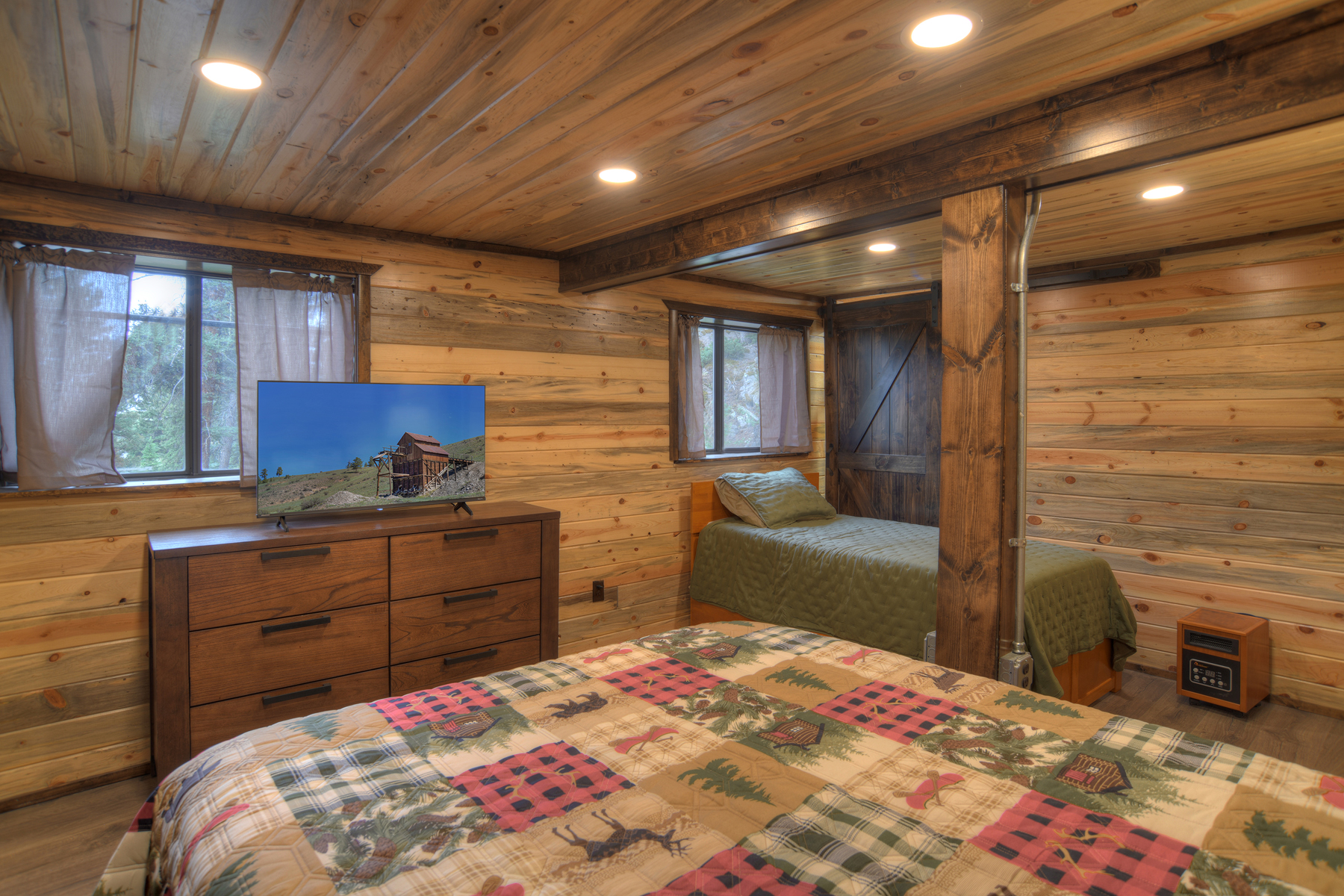 Queen bedroom with smart TV

