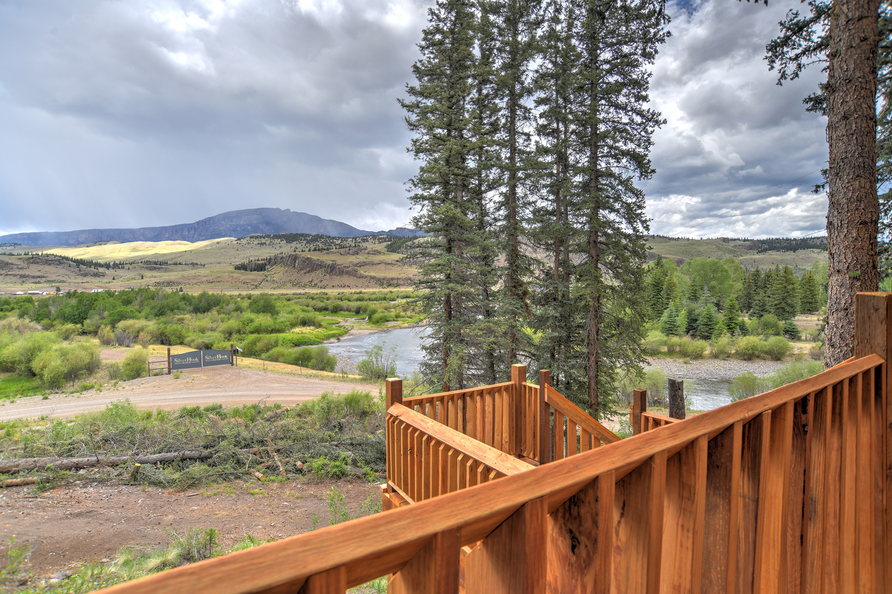 Stunning mountain and river views. NO river access. 