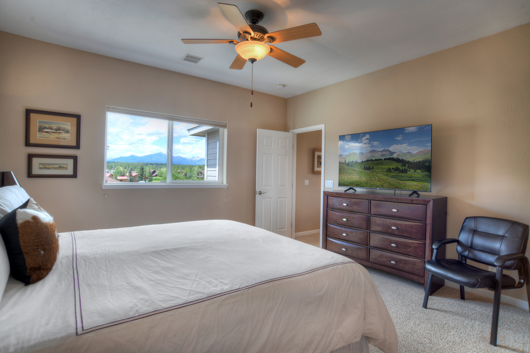 Second floor king bedroom with mountain views, Smart TV and shared ensuite bathroom. 