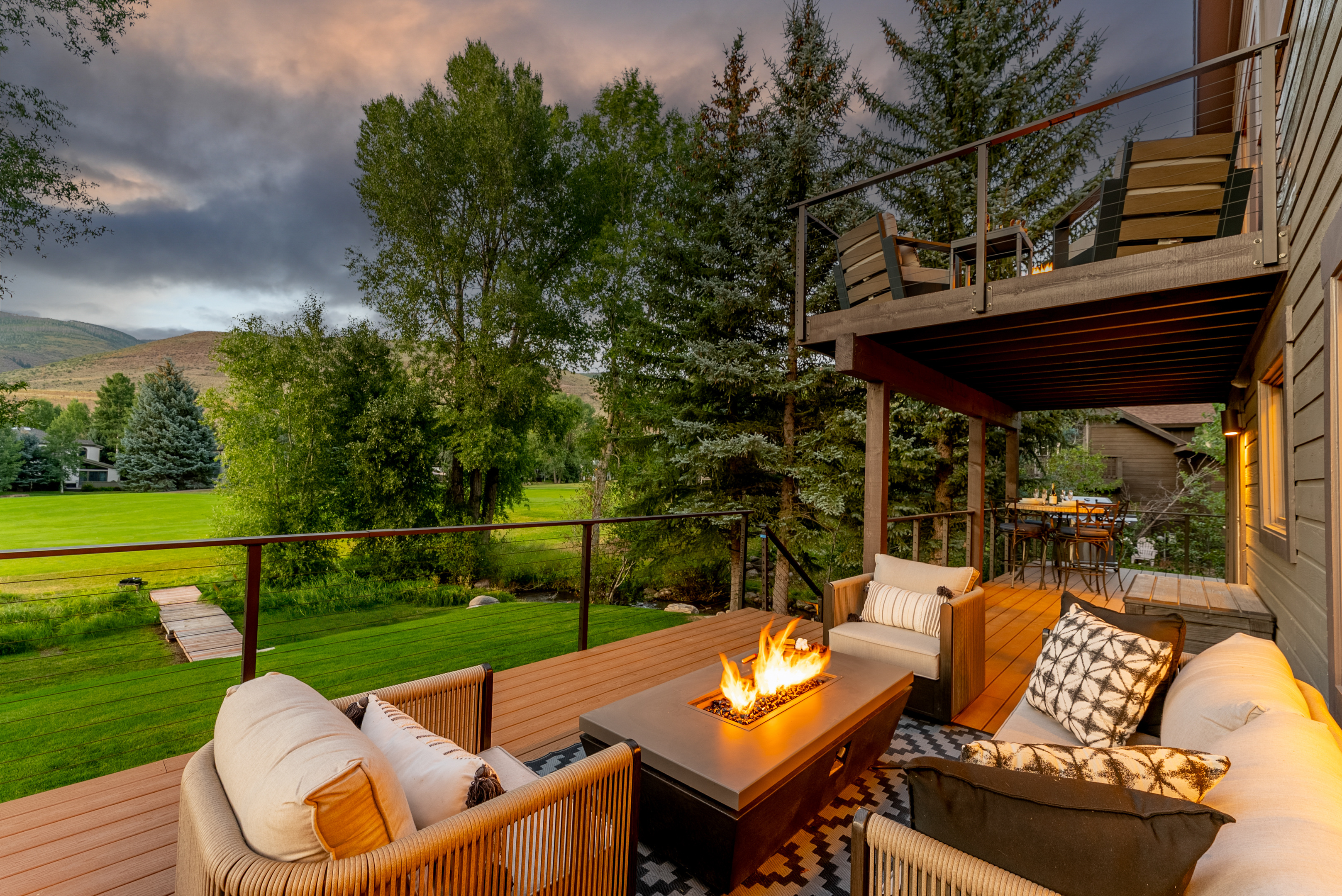 Patio: 8-person private hot tub, gas grill, outdoor gas fireplace, seasonal creek