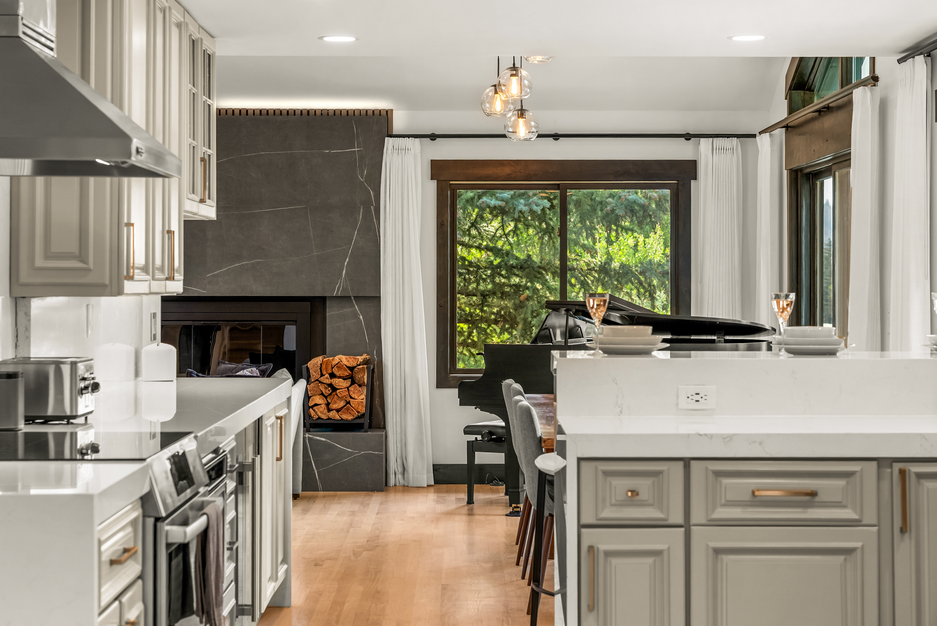 Kitchen 1: Bosch appliances, Keurig, air fryer, Crockpot, blender, tableware, main floor