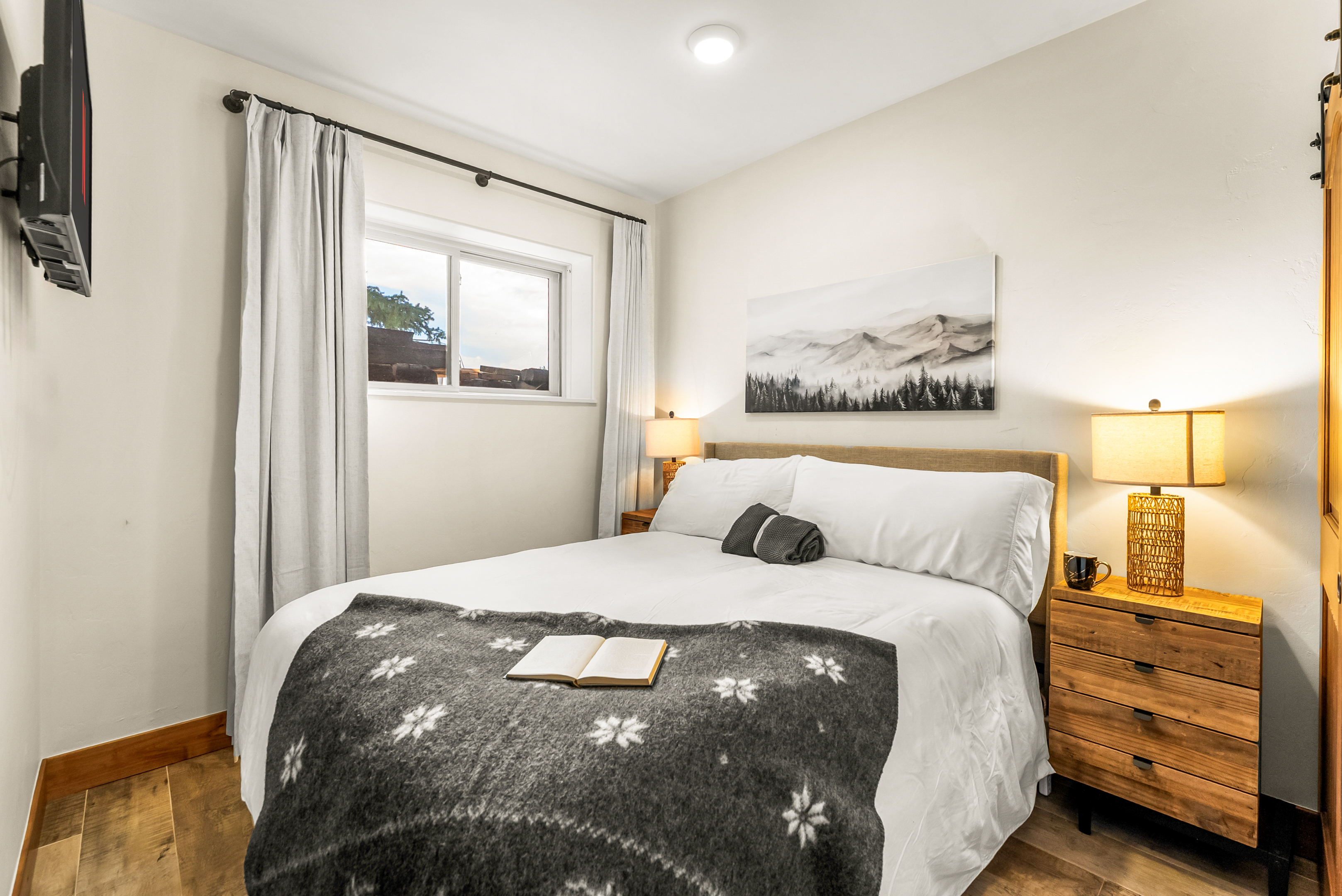 Bedroom 3: Queen bed, lower floor