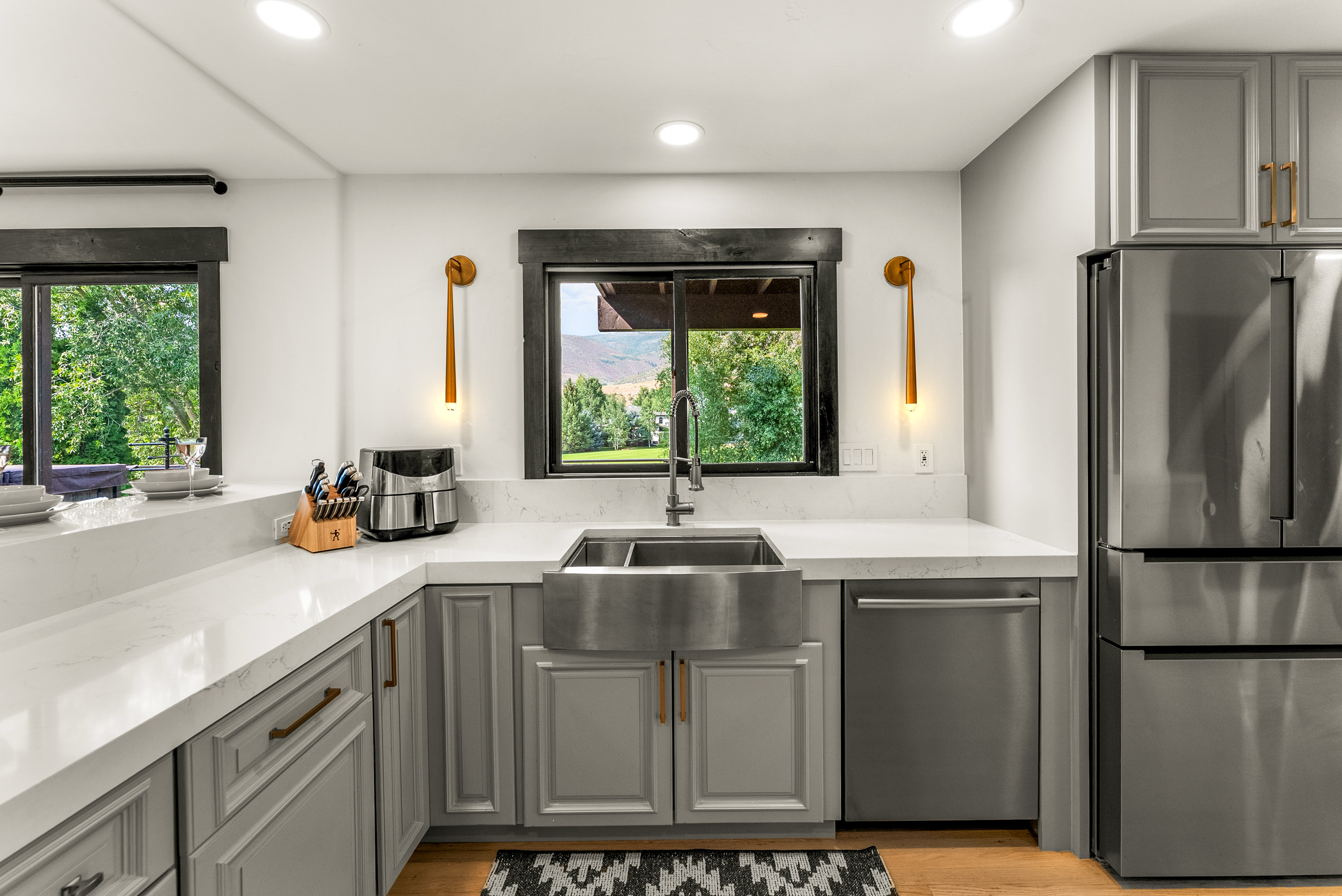 Kitchen 1: Bosch appliances, Keurig, air fryer, Crockpot, blender, tableware, main floor