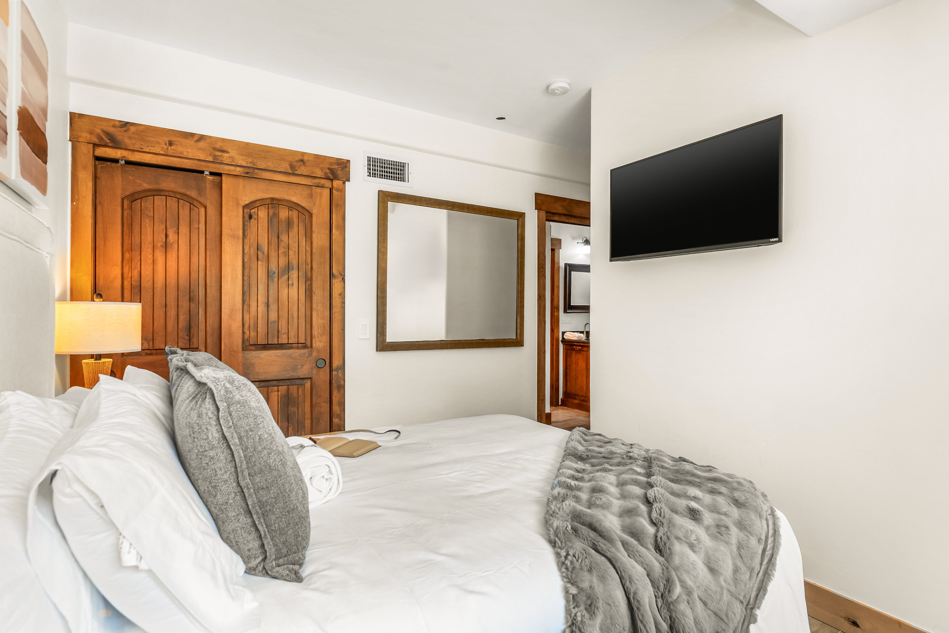 Bedroom 2: Queen bed, lower floor