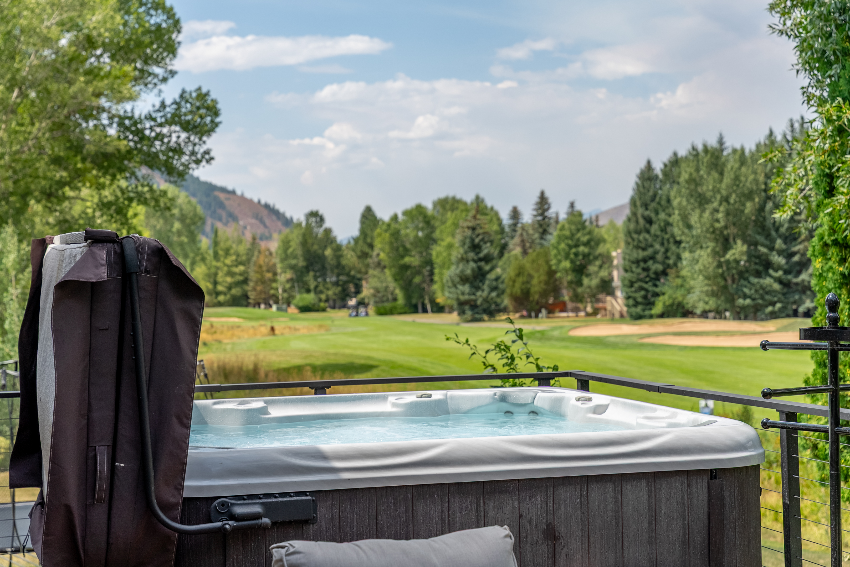 Patio: 8-person private hot tub