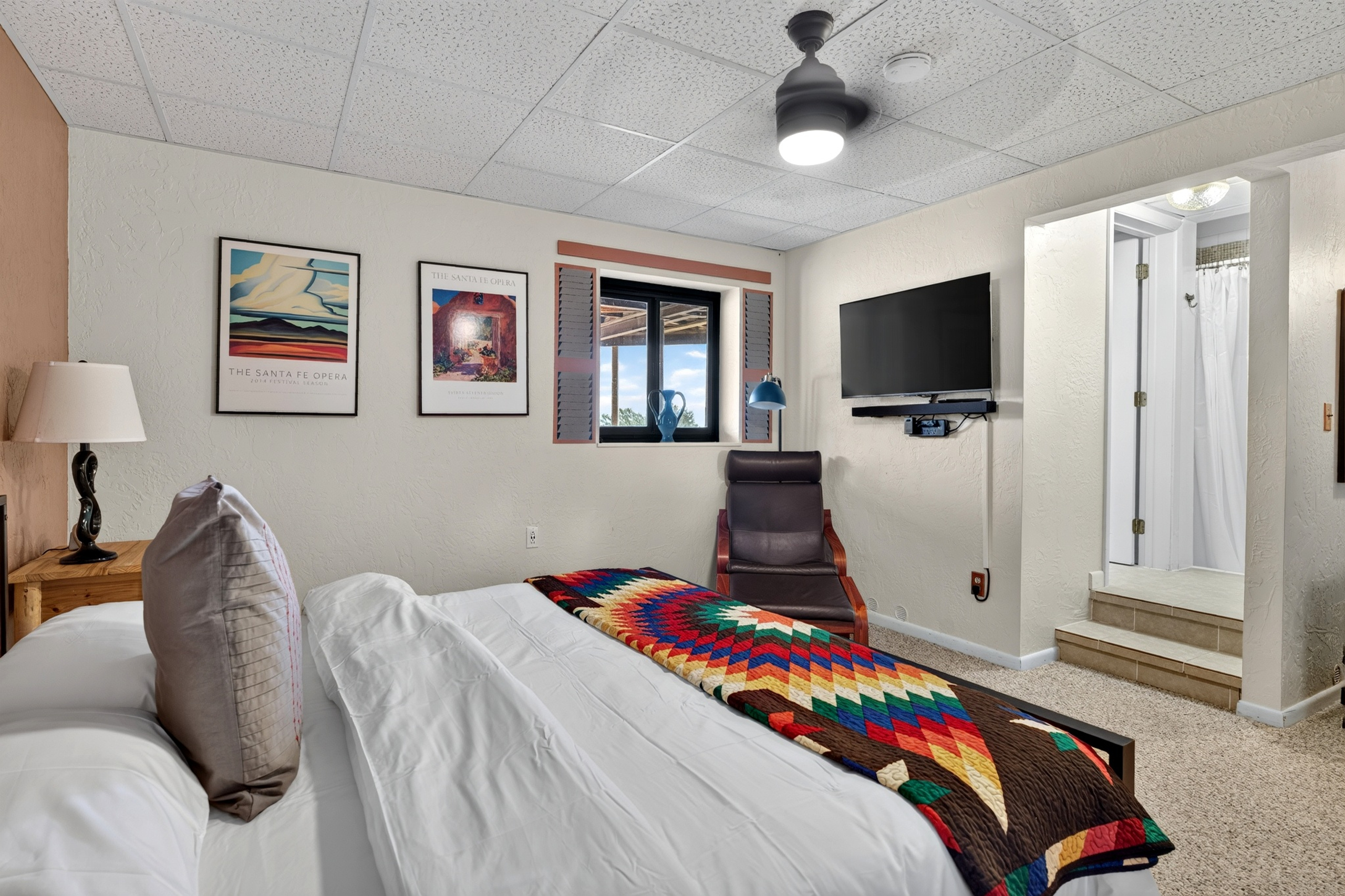 Bedroom 3: Queen Bed with ensuite bathroom (Lower Level)