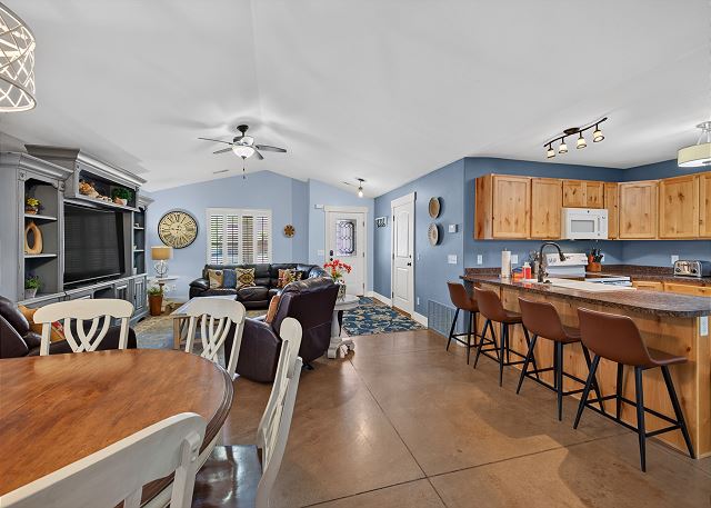 New listing! 4-BR Moab Retreat | Pool | Hot tub | Fenced yard with BBQ 10
