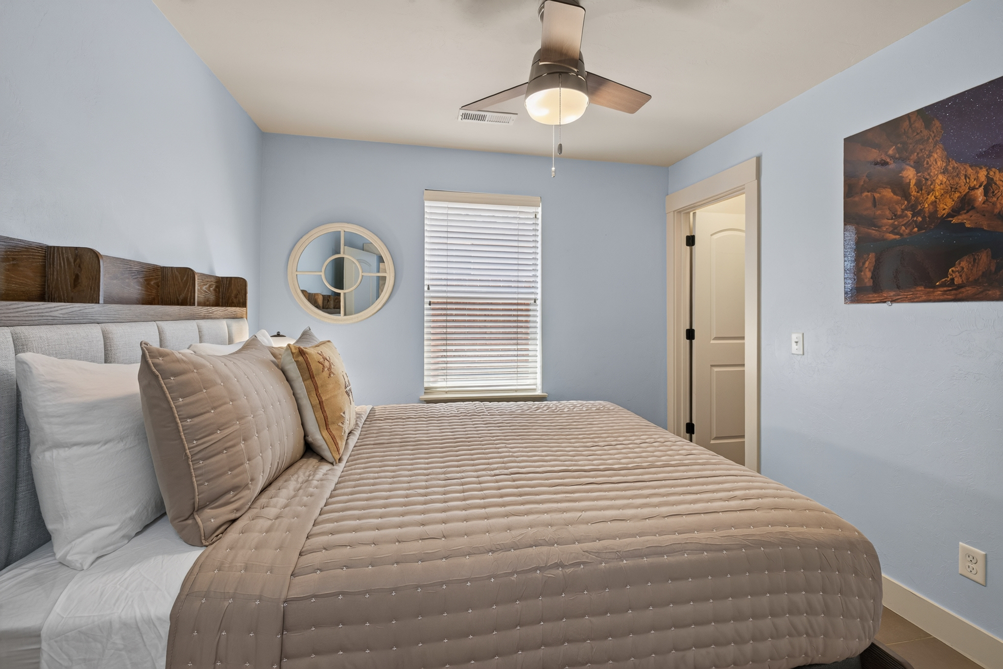Second bedroom with queen bed
