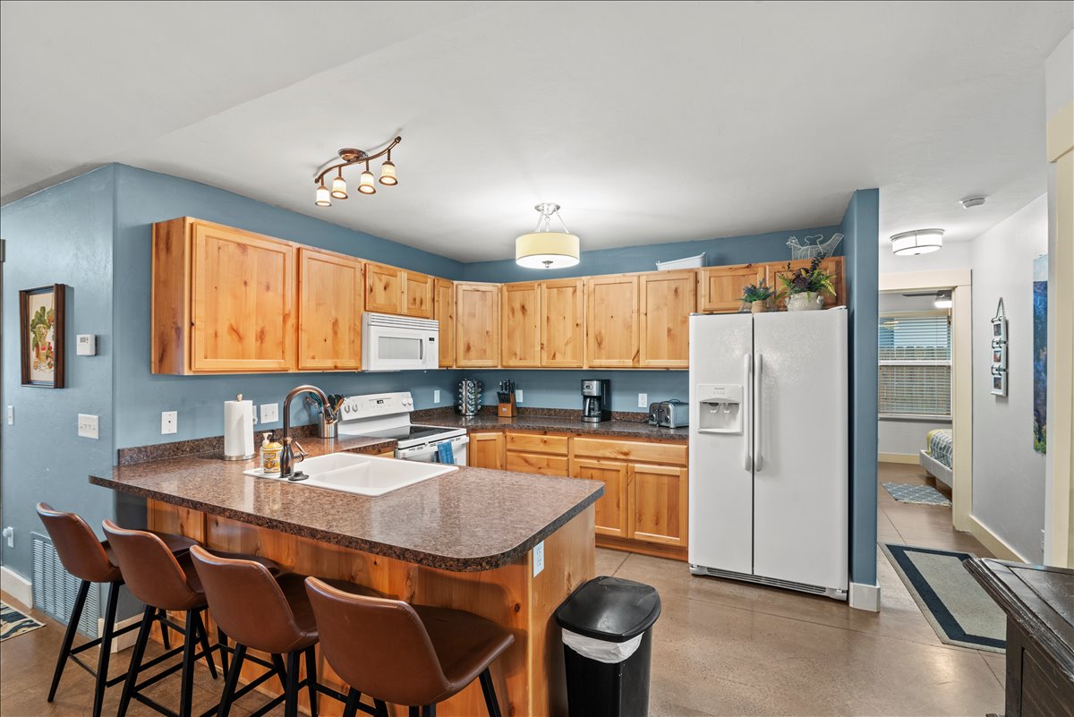 Breakfast bar with seating for three