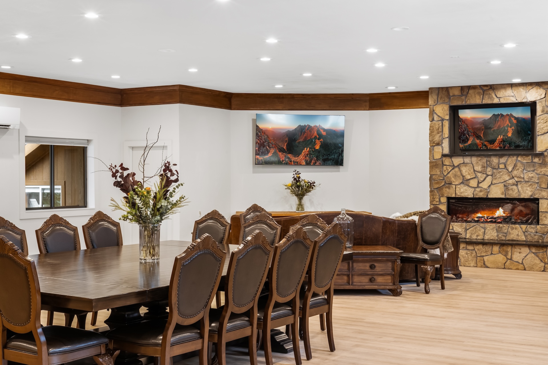 Enjoy meals together around a table that comfortably seats 14 people. 