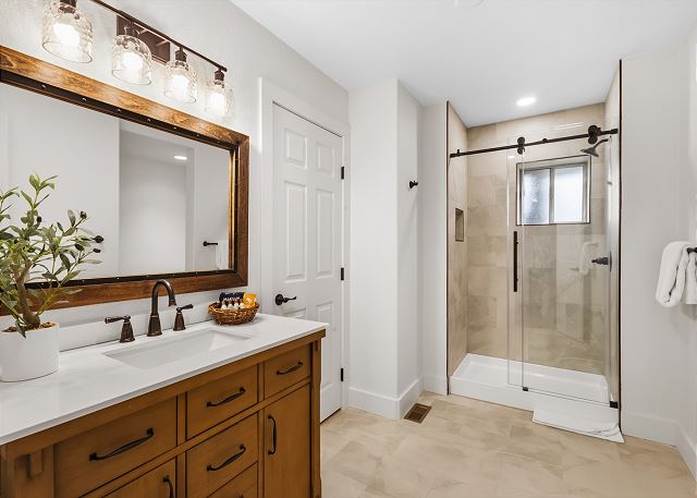 New! Private Suite at Munn Park Lodge | Downtown Ouray 9