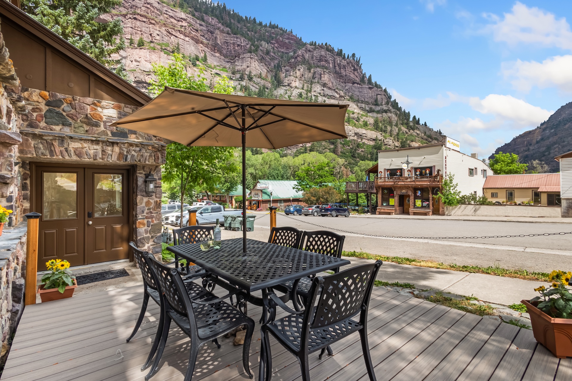 Lower side deck with outdoor dining space for 6 and mountain views.
