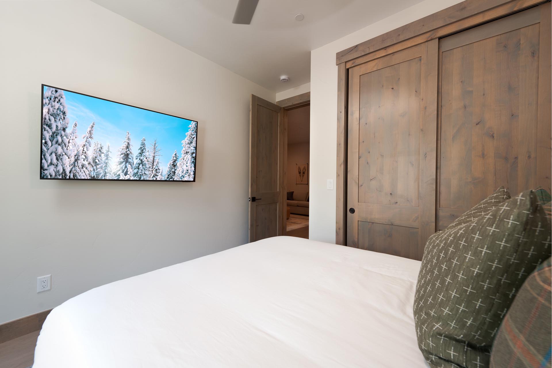 2nd Bedroom - Queen, TV & Deck Access (Ground Floor)