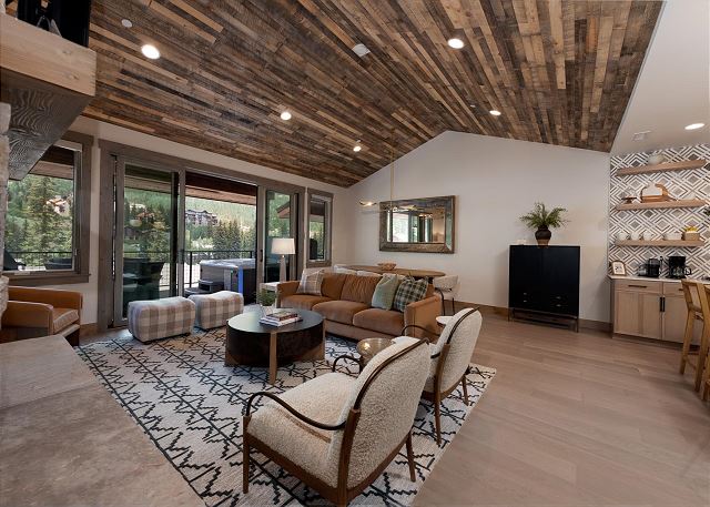 Brand New Townhome Across from Purg - Hot Tub/Arcade Game/Views/EV Charger
