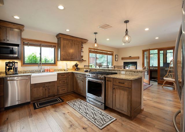 New! Pet Friendly Mountain Home | Hot Tub | Near Vail and Beaver Creek 3